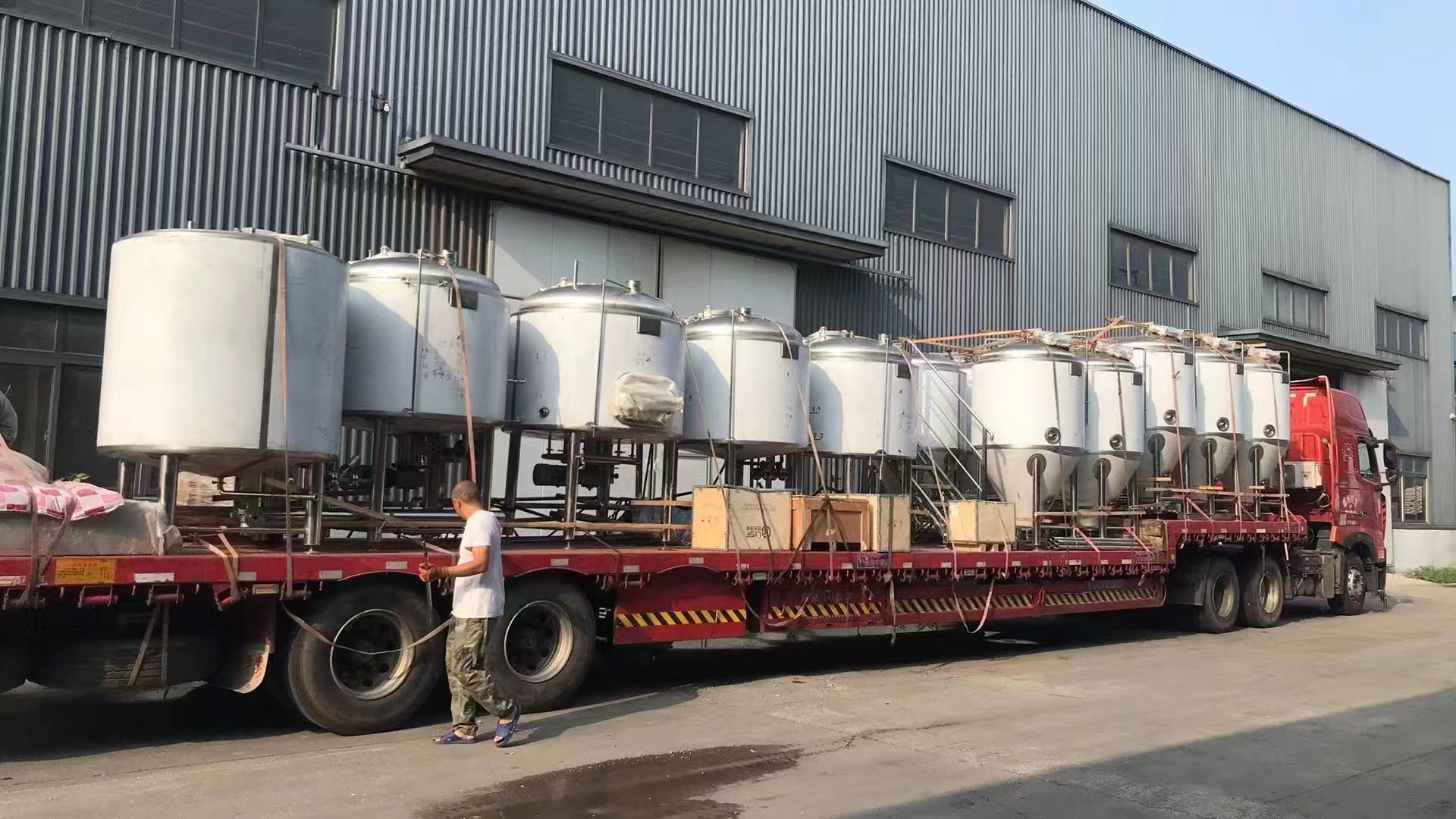 新乡精酿啤酒设备厂—精酿啤酒设备